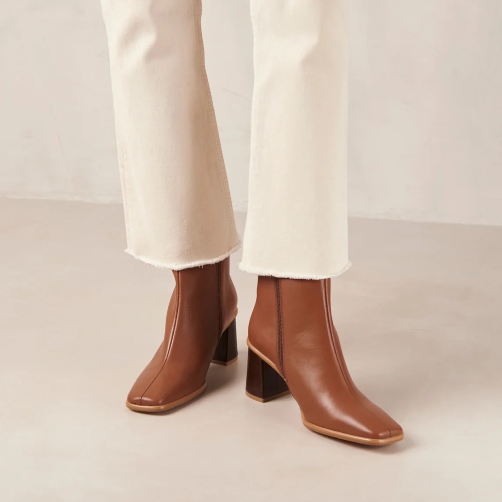NWT West Cape Vintage Boots